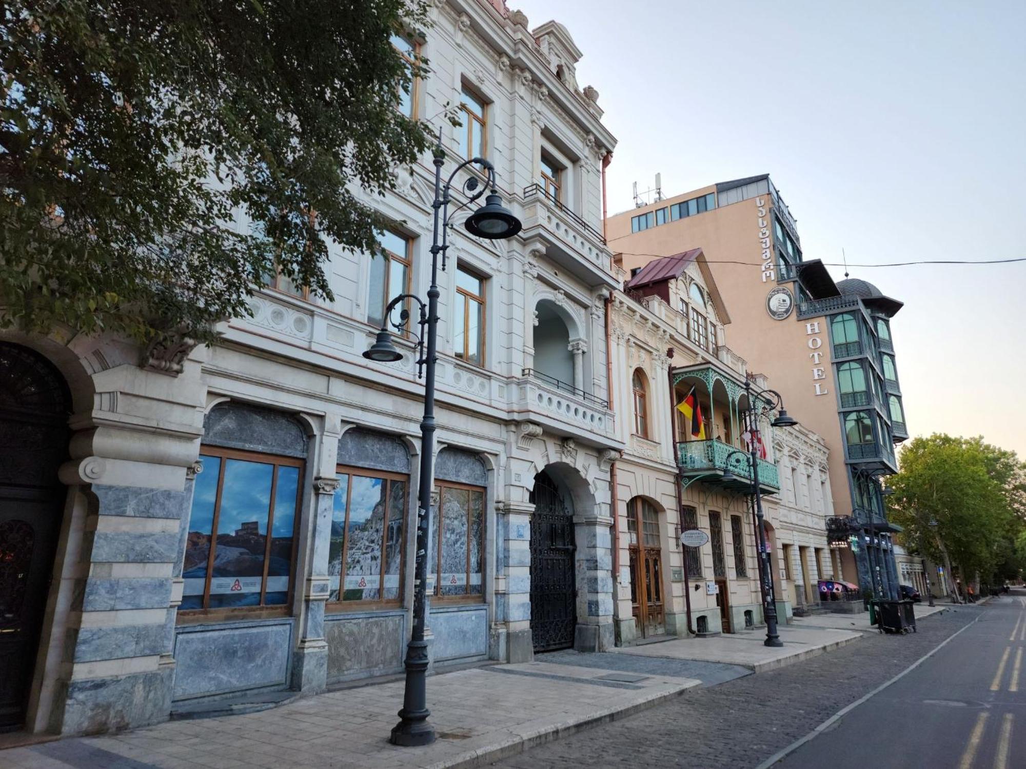 Gallary Hostel Tbilisi Exterior photo